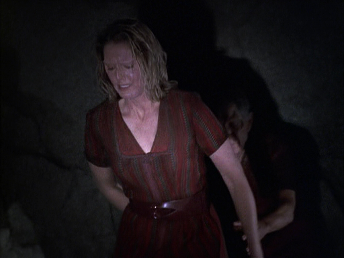 extant_StarTrek_VOY_6x14-Memorial_01860.jpg