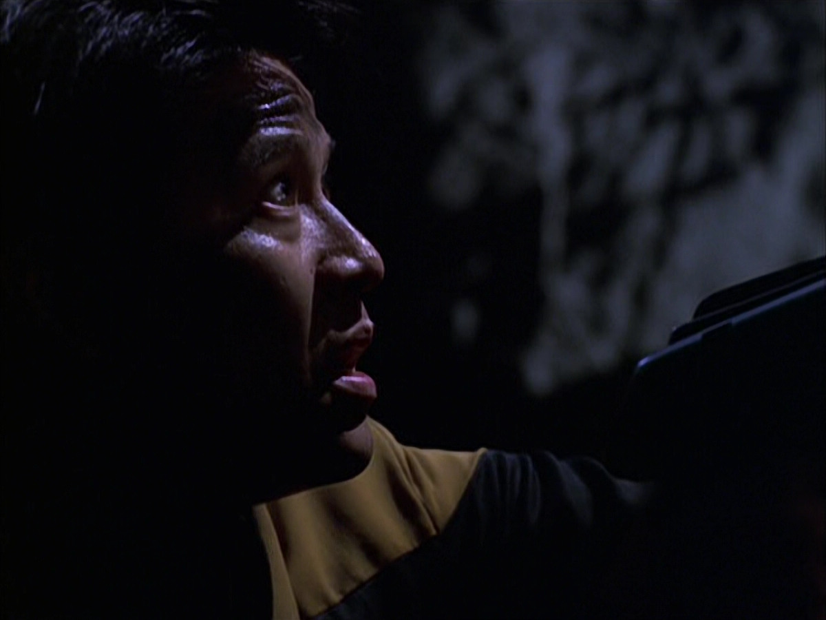 extant_StarTrek_VOY_6x14-Memorial_01868.jpg