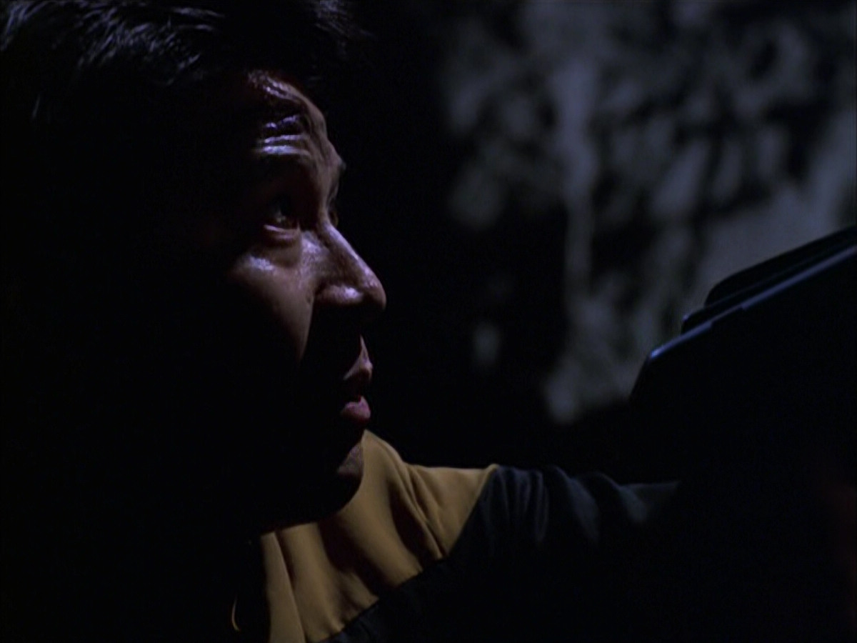 extant_StarTrek_VOY_6x14-Memorial_01869.jpg