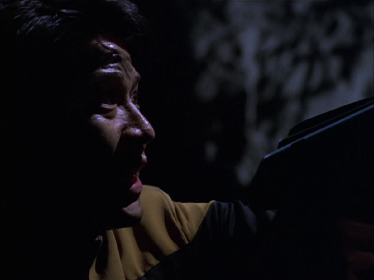 extant_StarTrek_VOY_6x14-Memorial_01870.jpg