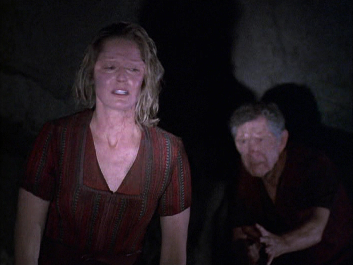 extant_StarTrek_VOY_6x14-Memorial_01874.jpg