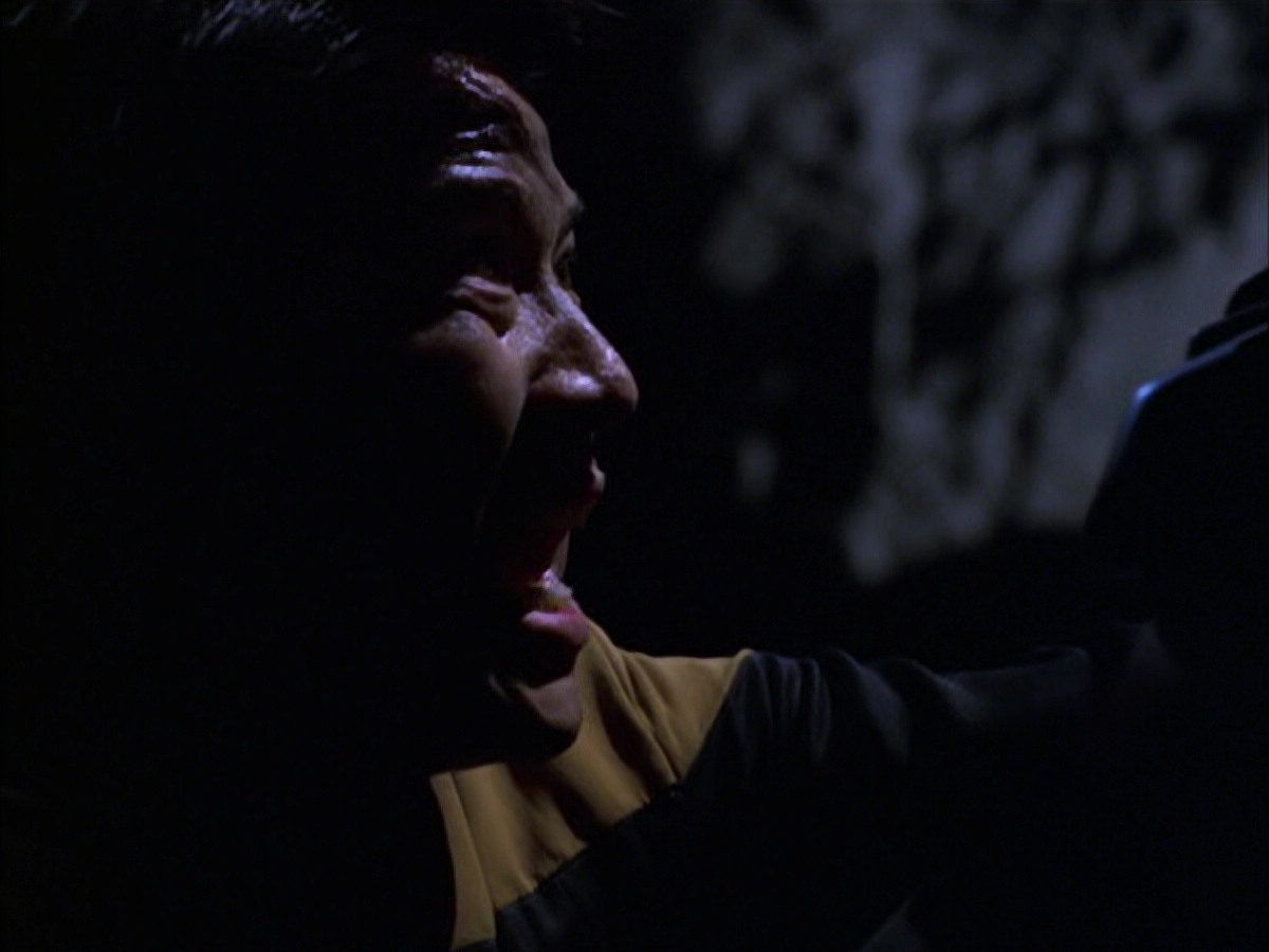 extant_StarTrek_VOY_6x14-Memorial_01877.jpg