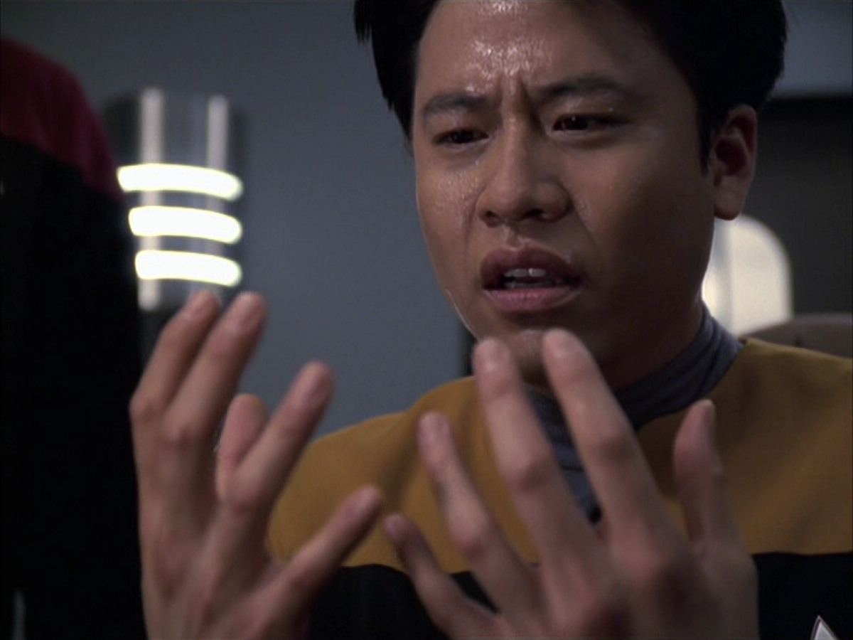 extant_StarTrek_VOY_6x14-Memorial_01900.jpg