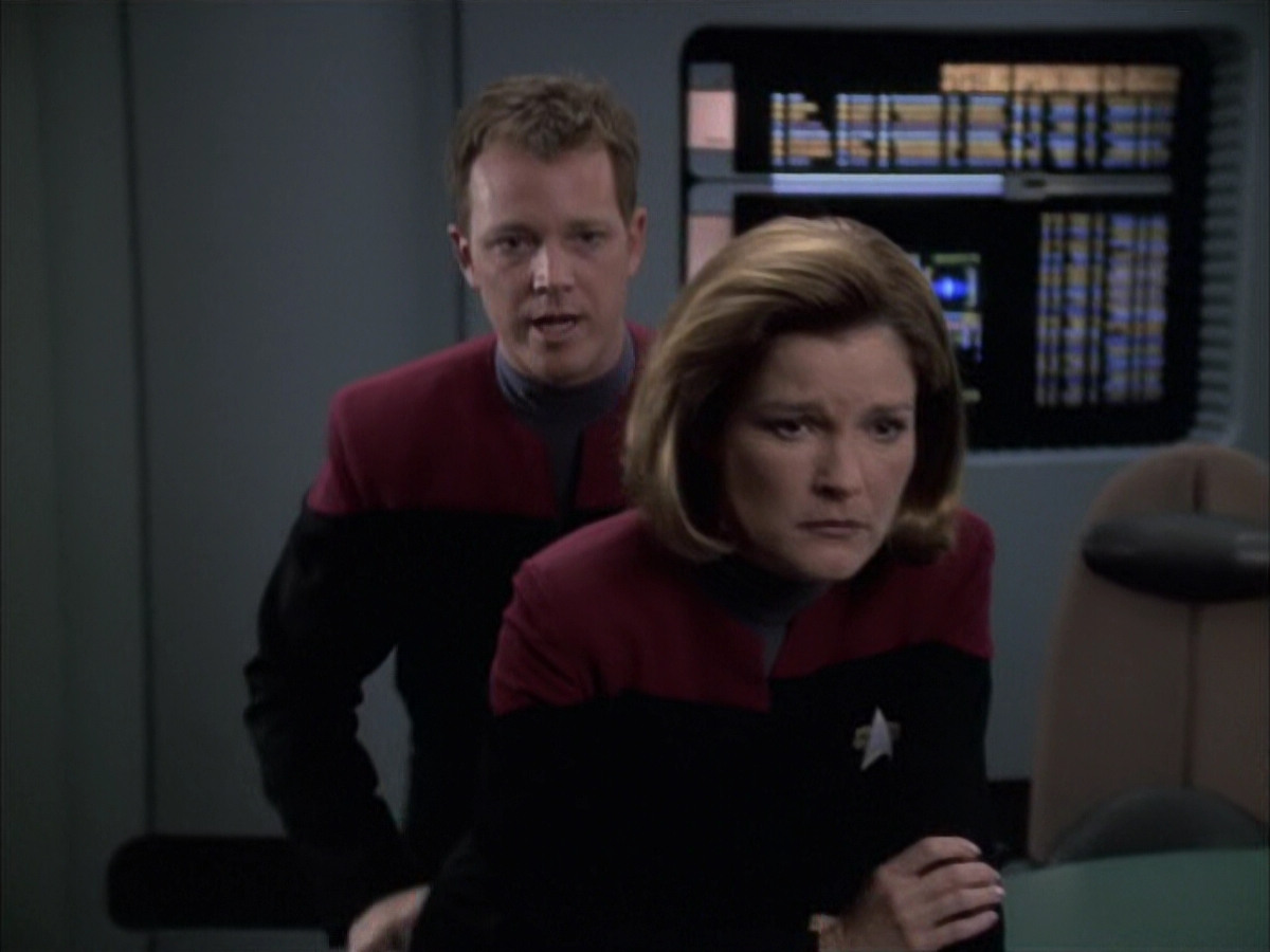 extant_StarTrek_VOY_6x14-Memorial_01905.jpg