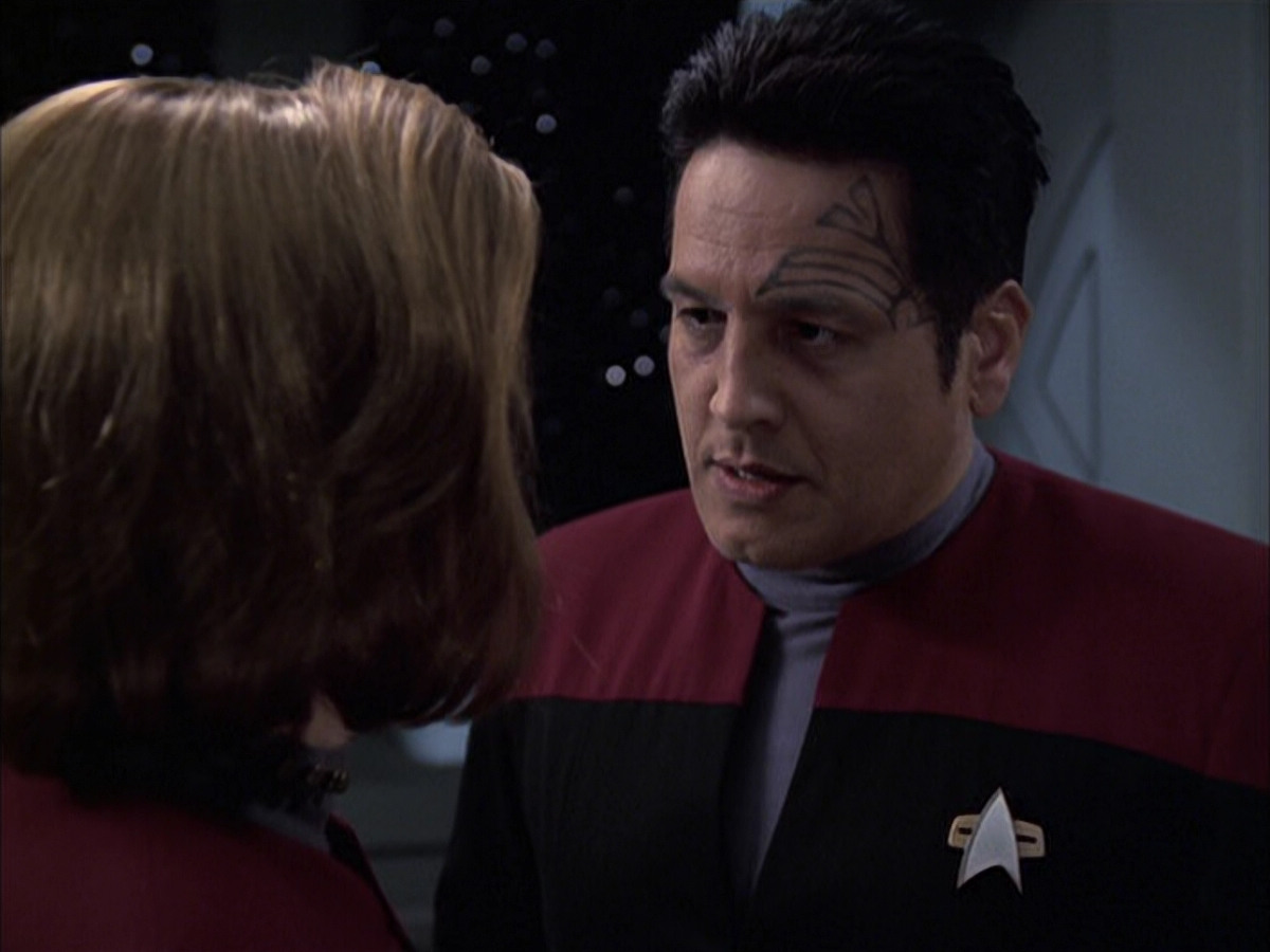 extant_StarTrek_VOY_6x14-Memorial_01920.jpg