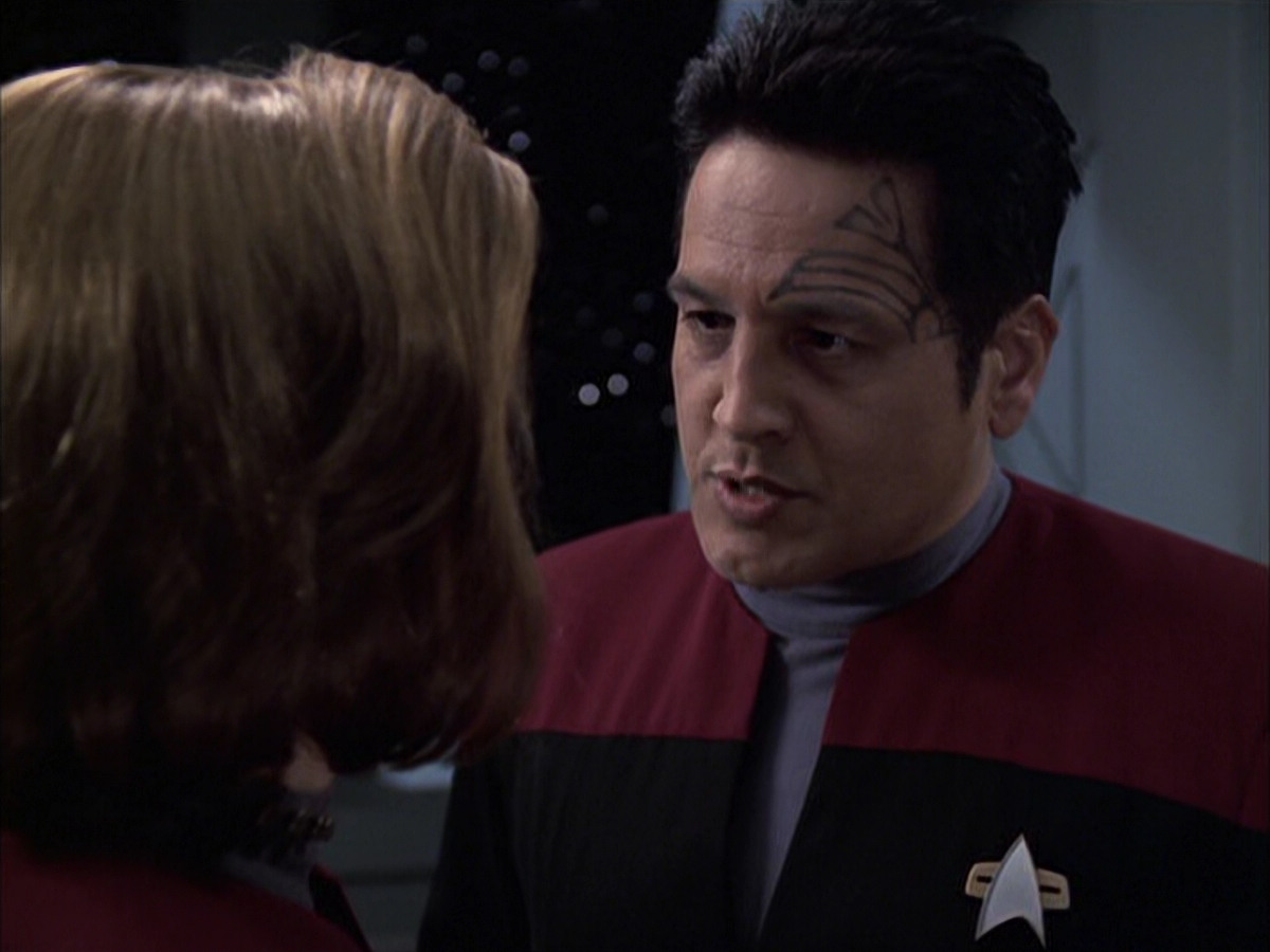 extant_StarTrek_VOY_6x14-Memorial_01921.jpg