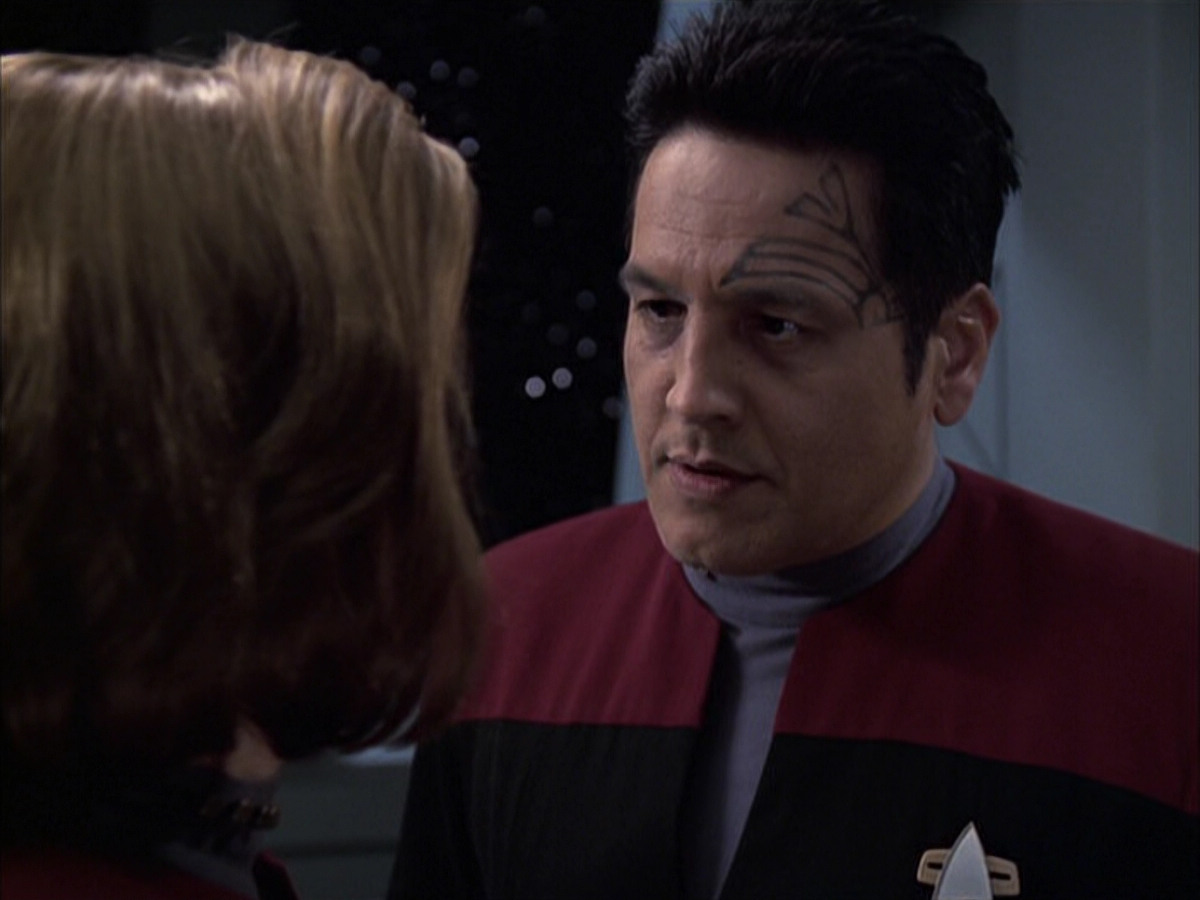 extant_StarTrek_VOY_6x14-Memorial_01922.jpg