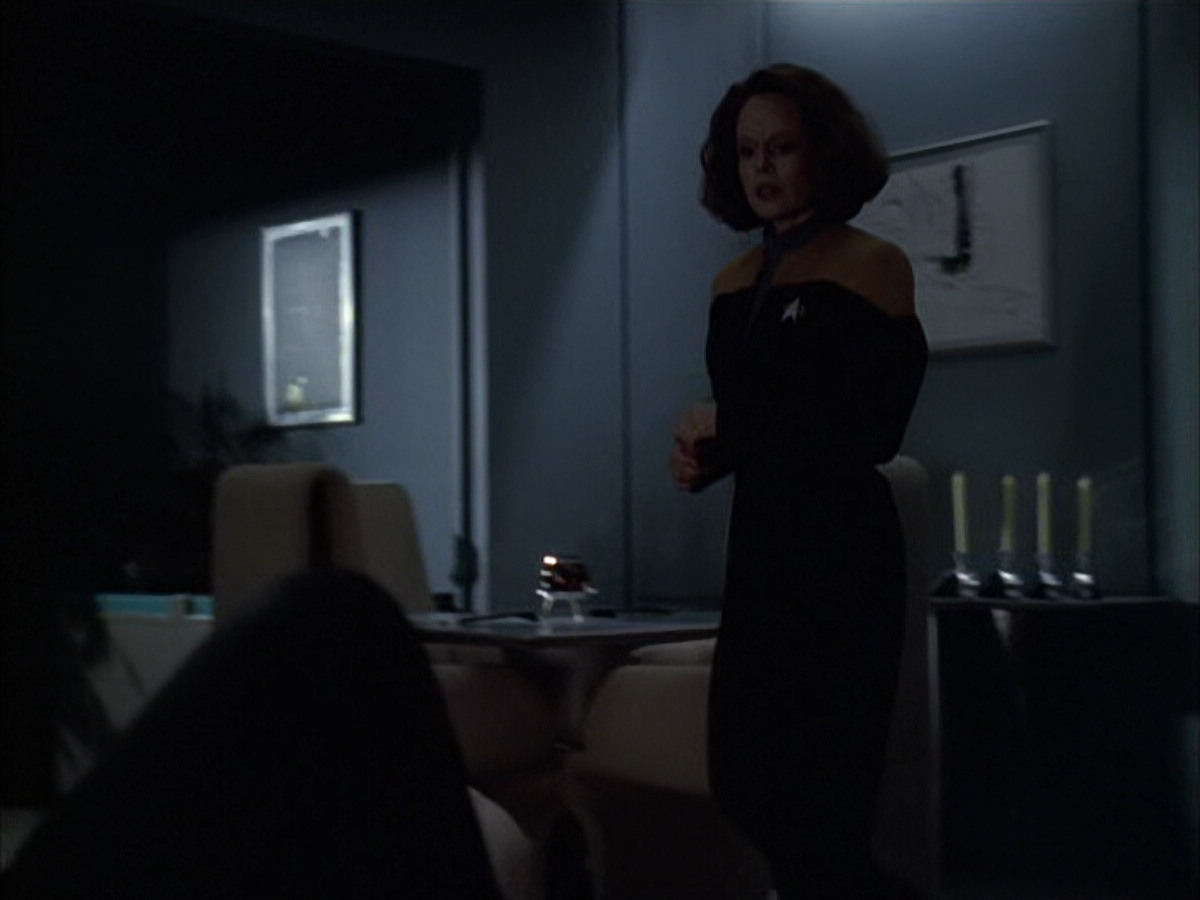 extant_StarTrek_VOY_6x14-Memorial_01964.jpg