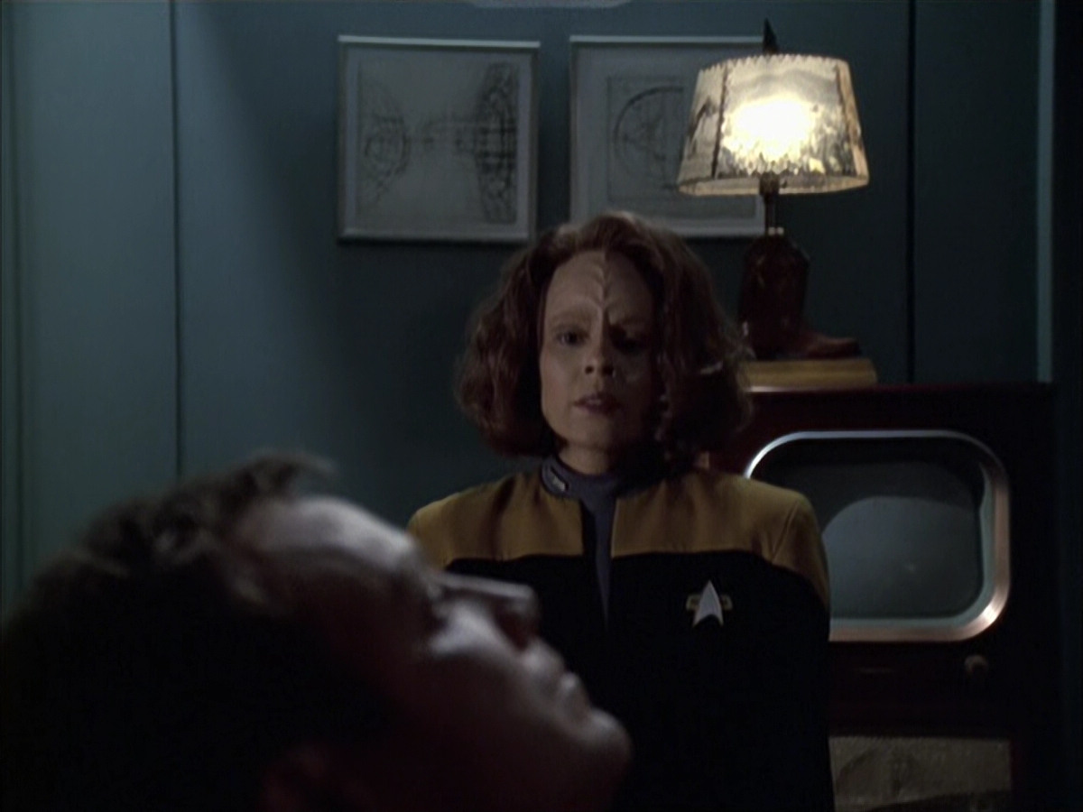 extant_StarTrek_VOY_6x14-Memorial_01971.jpg