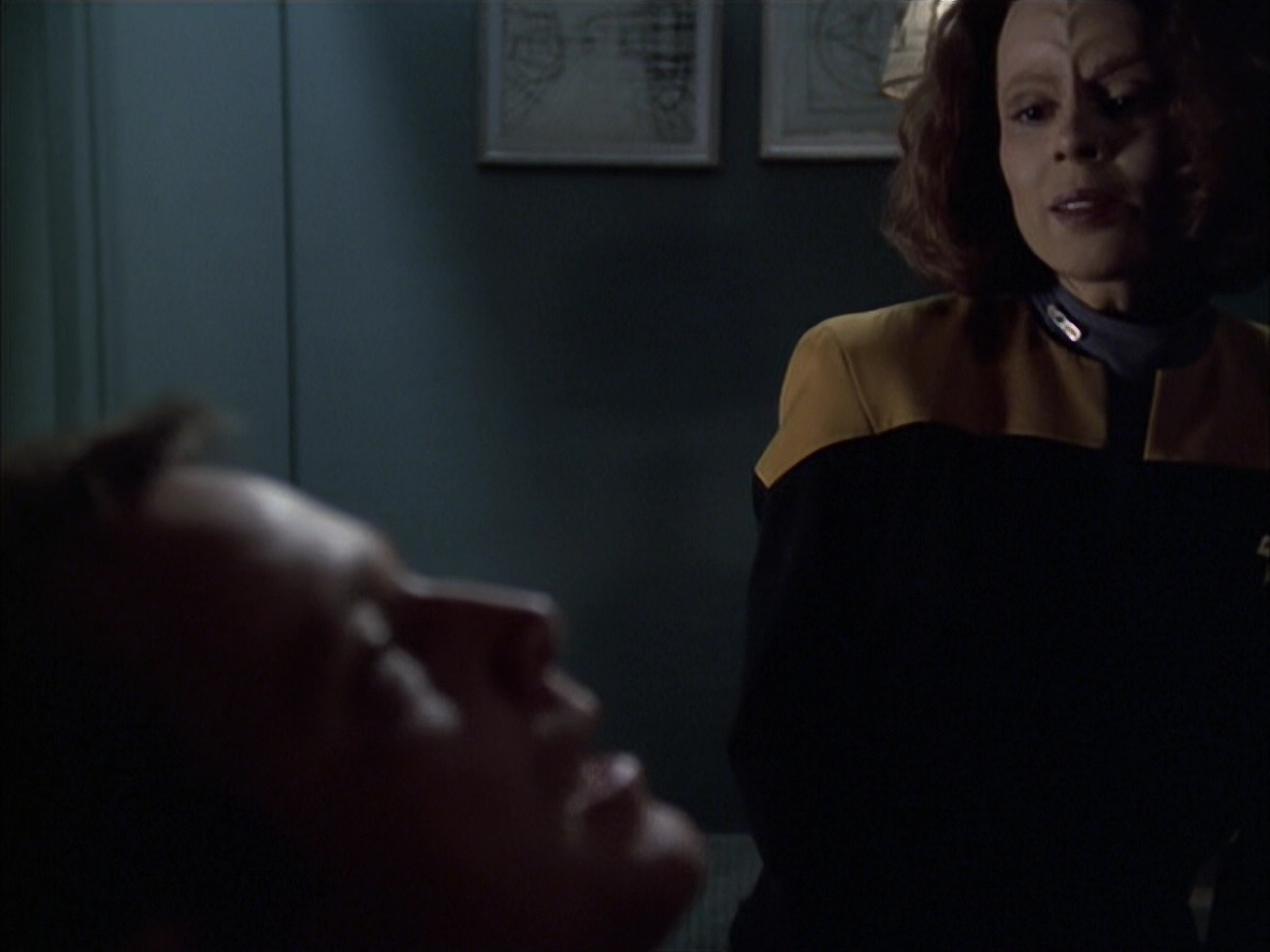 extant_StarTrek_VOY_6x14-Memorial_01973.jpg