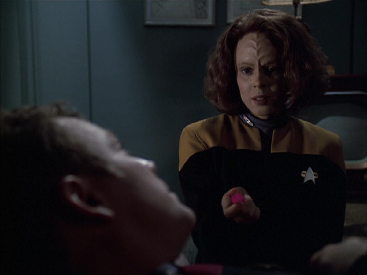 extant_StarTrek_VOY_6x14-Memorial_01993.jpg
