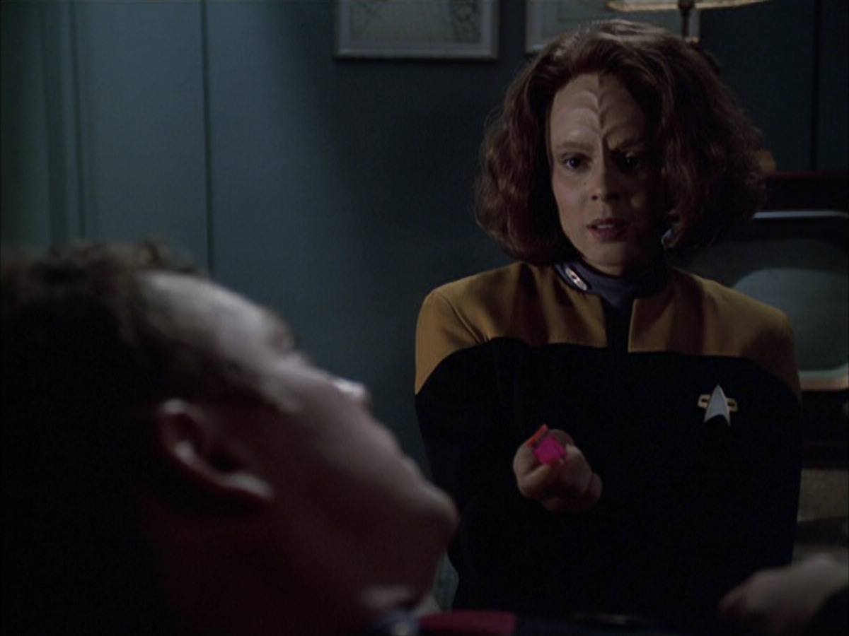 extant_StarTrek_VOY_6x14-Memorial_01995.jpg