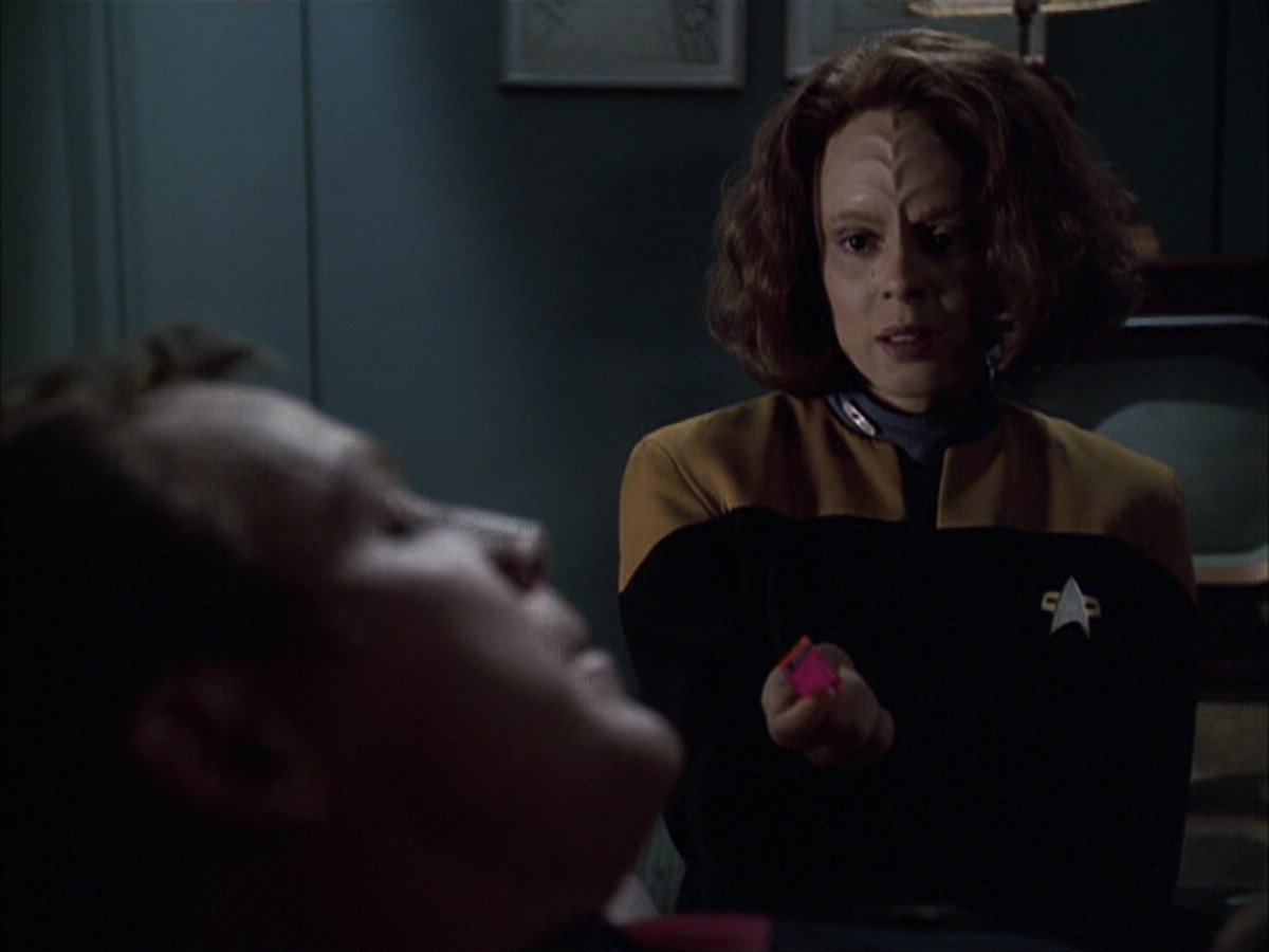 extant_StarTrek_VOY_6x14-Memorial_01996.jpg