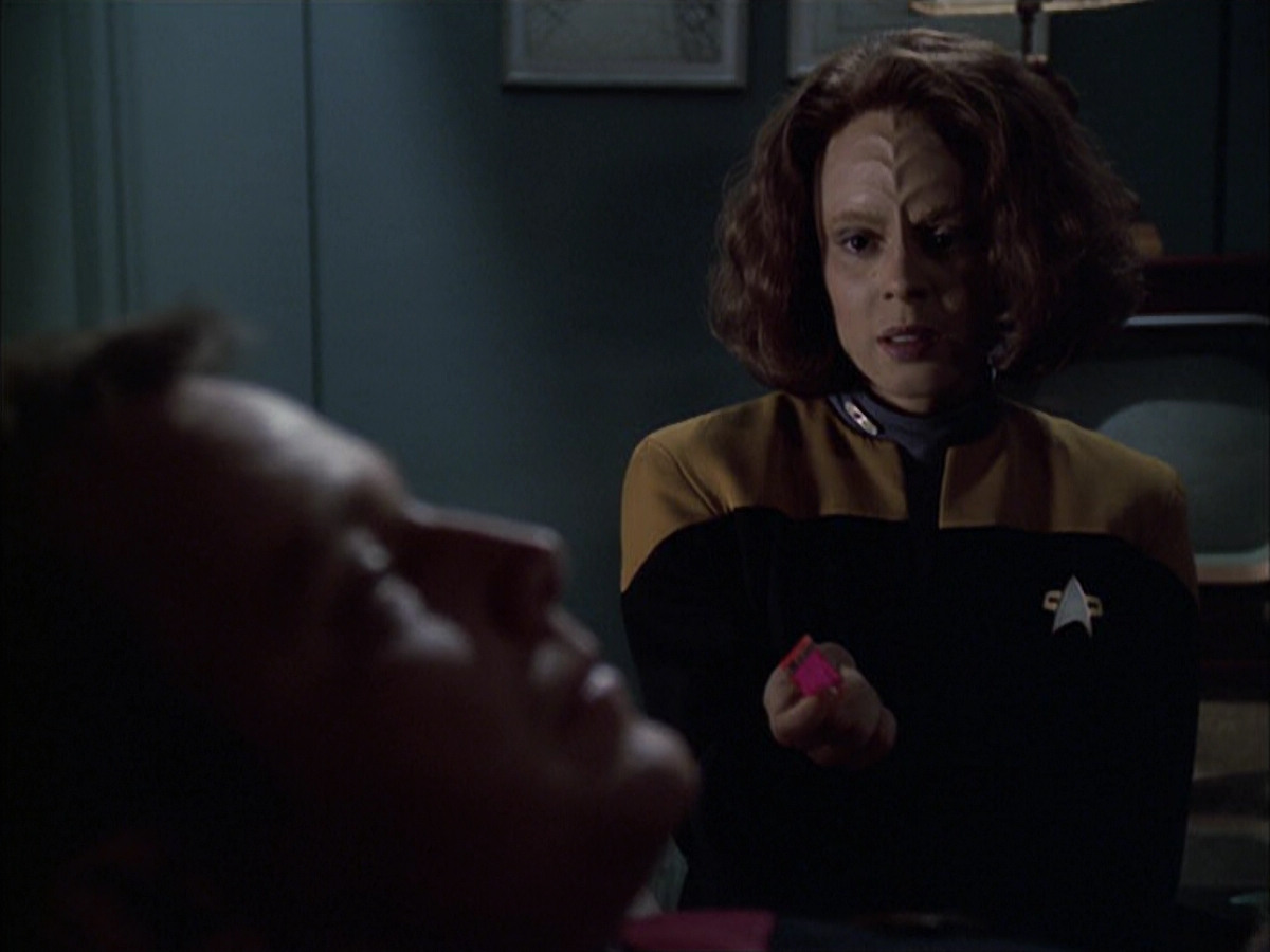 extant_StarTrek_VOY_6x14-Memorial_01997.jpg