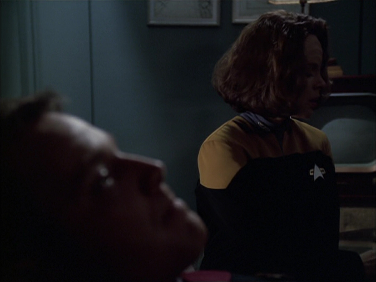 extant_StarTrek_VOY_6x14-Memorial_02001.jpg