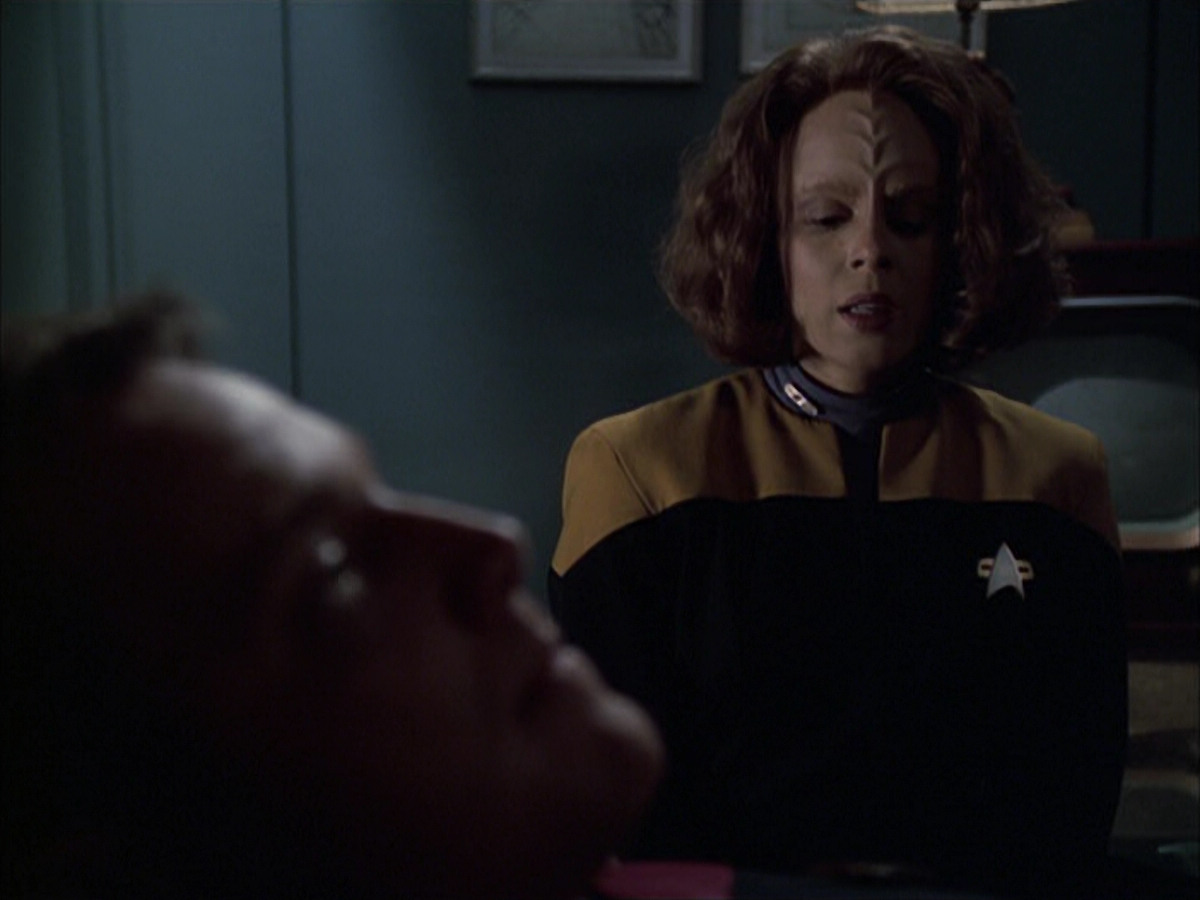 extant_StarTrek_VOY_6x14-Memorial_02003.jpg