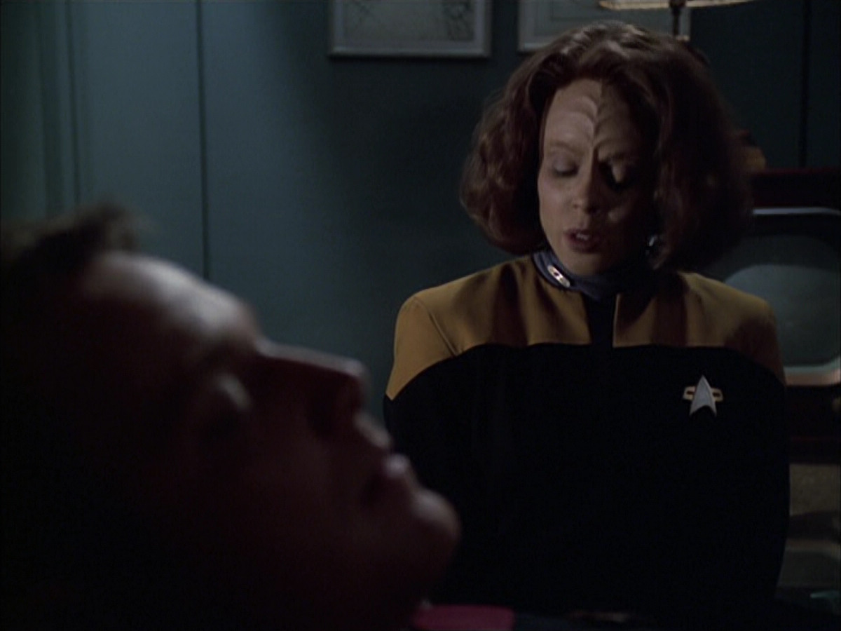 extant_StarTrek_VOY_6x14-Memorial_02004.jpg