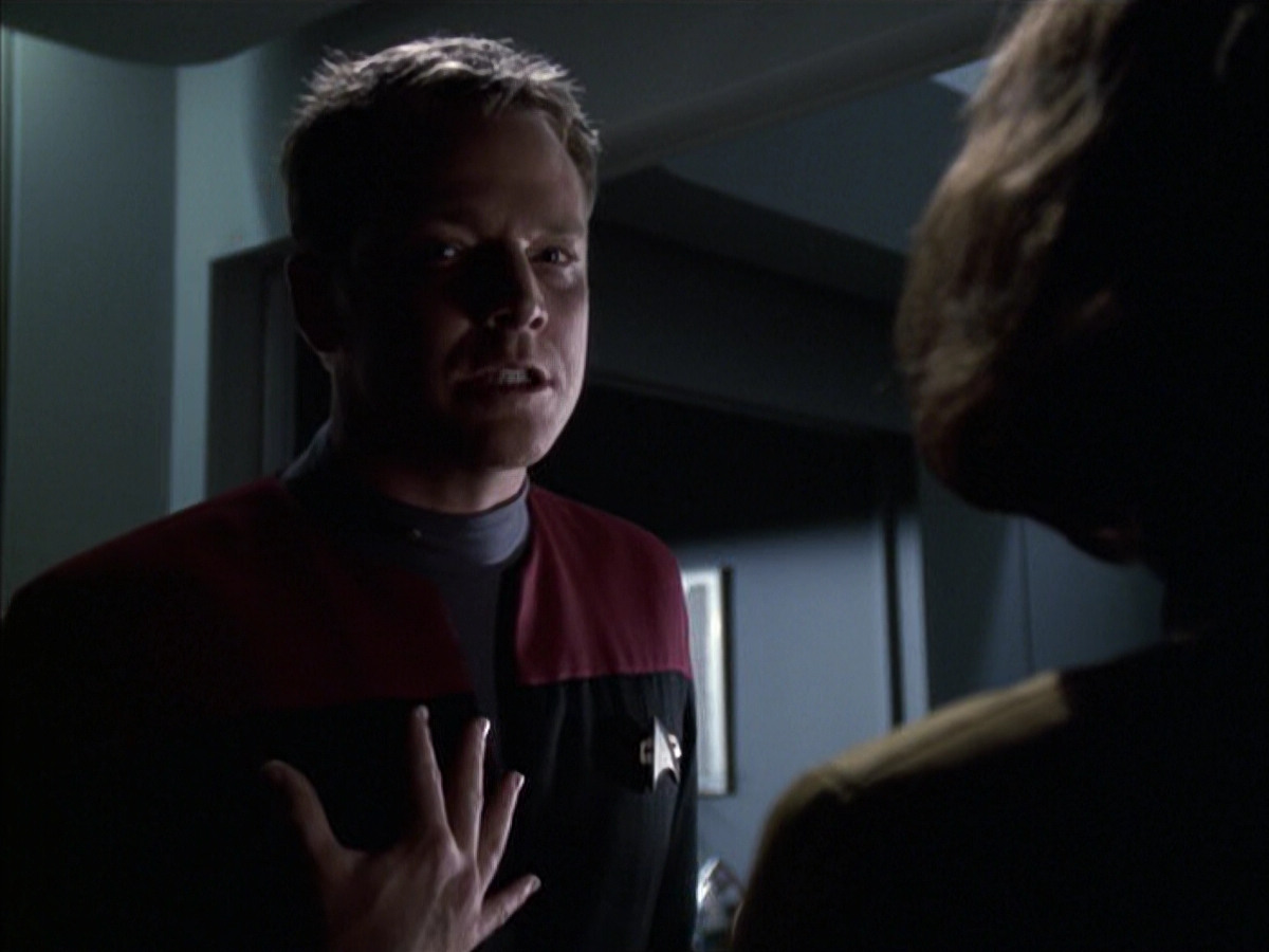 extant_StarTrek_VOY_6x14-Memorial_02053.jpg
