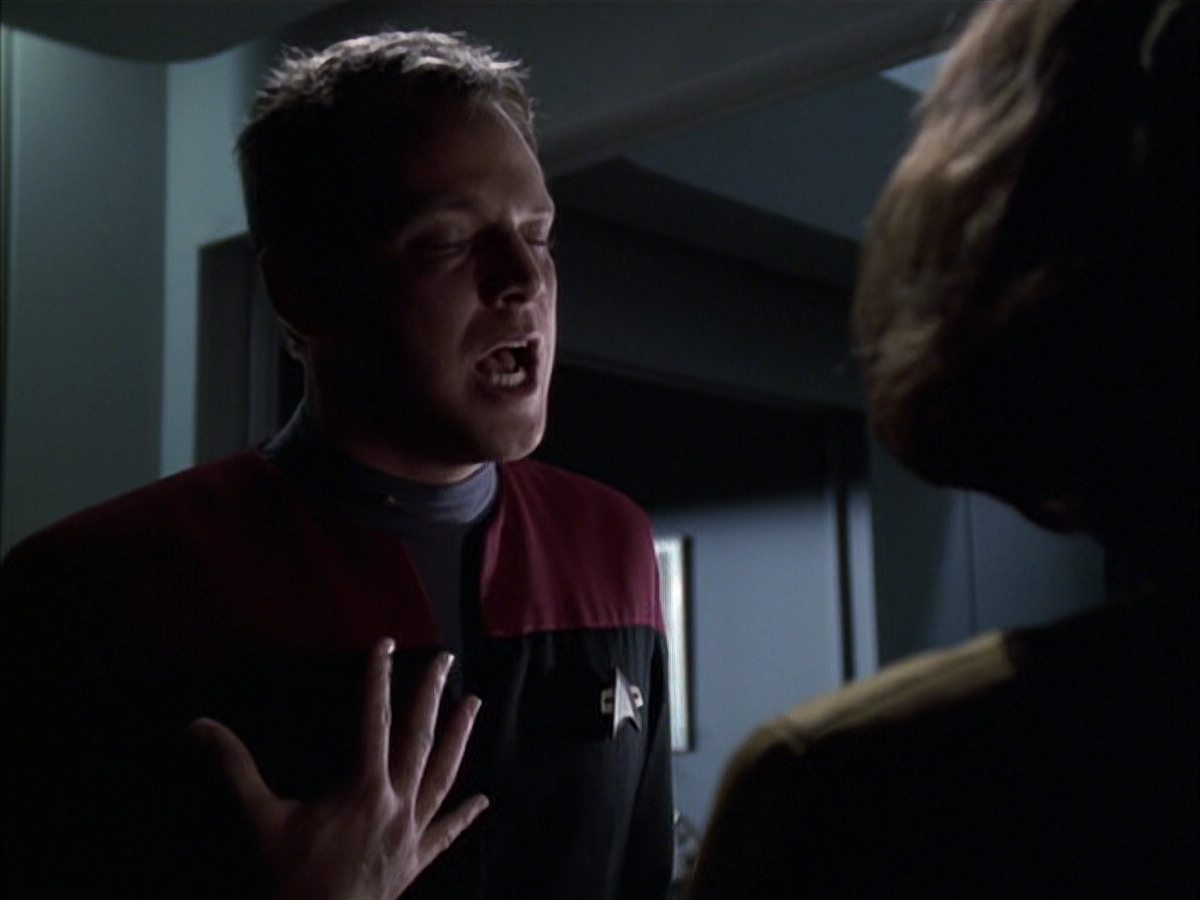 extant_StarTrek_VOY_6x14-Memorial_02054.jpg