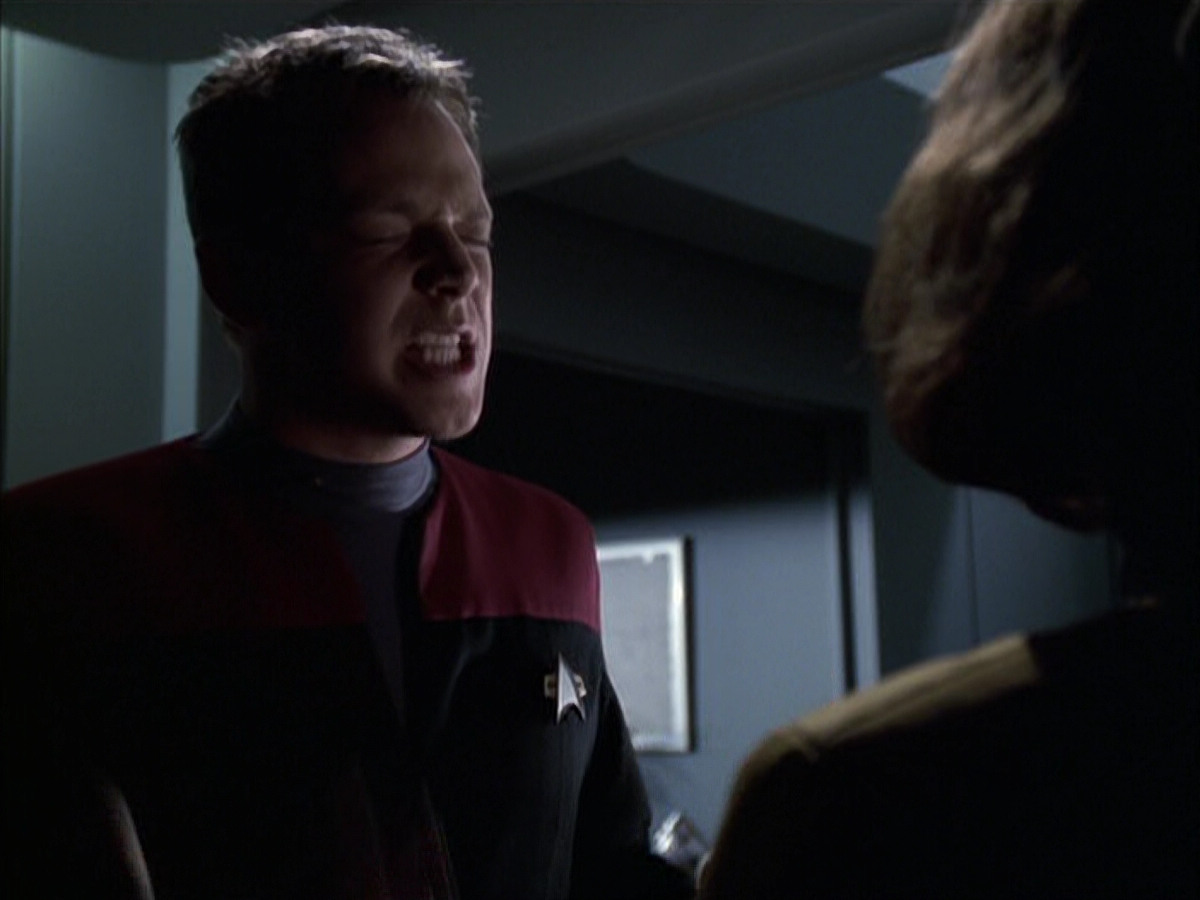 extant_StarTrek_VOY_6x14-Memorial_02055.jpg