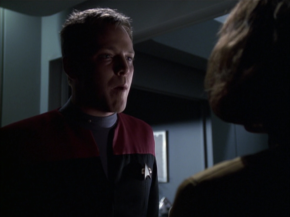 extant_StarTrek_VOY_6x14-Memorial_02059.jpg