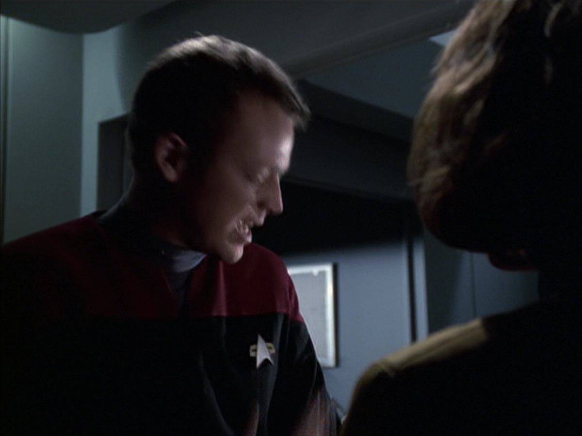 extant_StarTrek_VOY_6x14-Memorial_02060.jpg