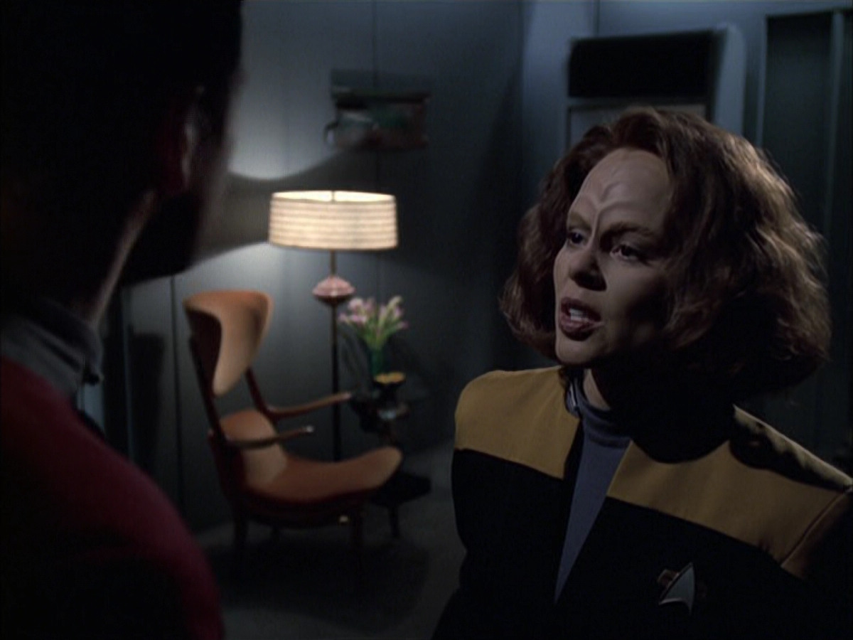 extant_StarTrek_VOY_6x14-Memorial_02064.jpg