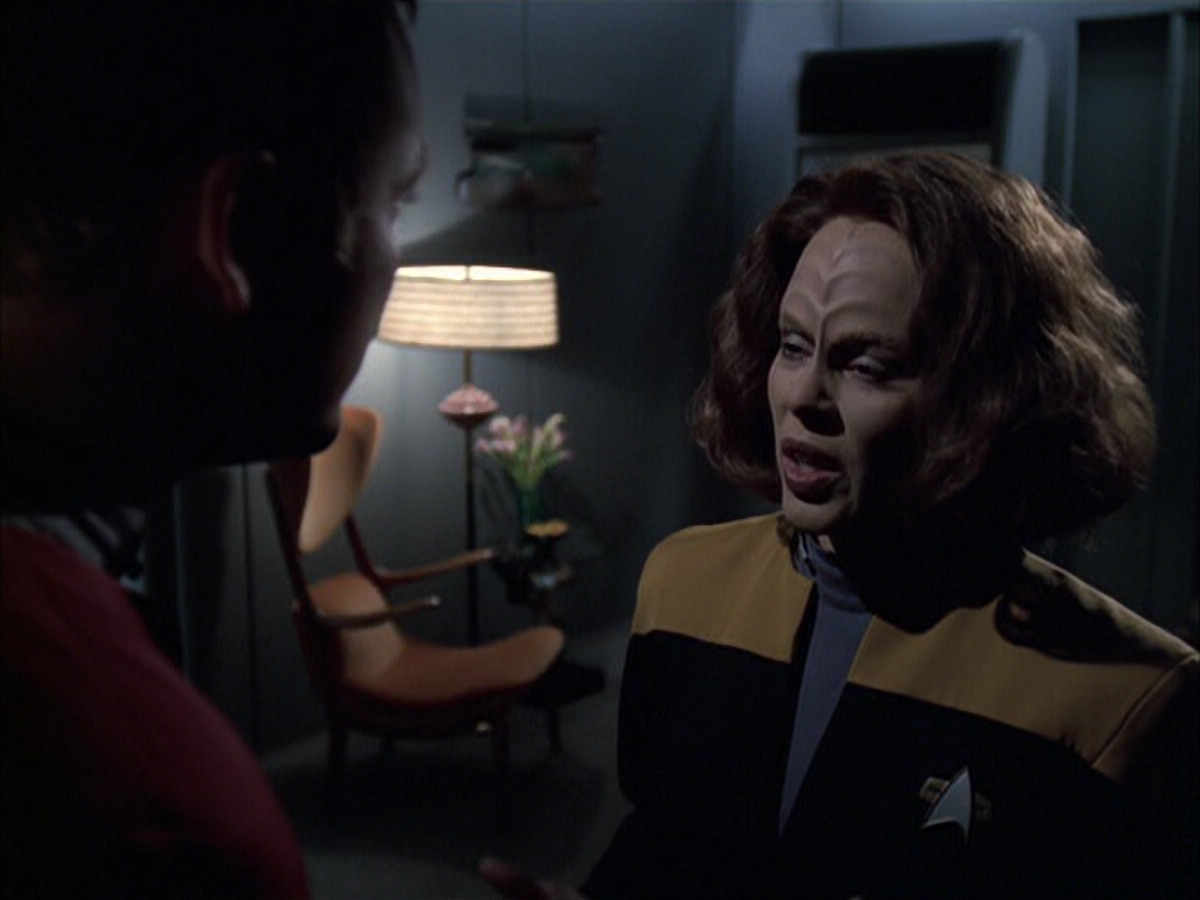 extant_StarTrek_VOY_6x14-Memorial_02069.jpg
