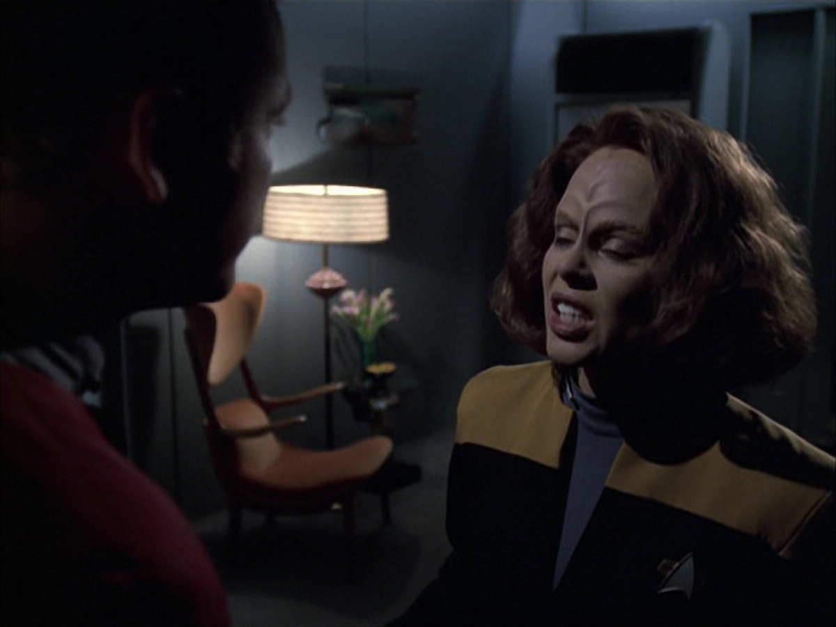 extant_StarTrek_VOY_6x14-Memorial_02072.jpg