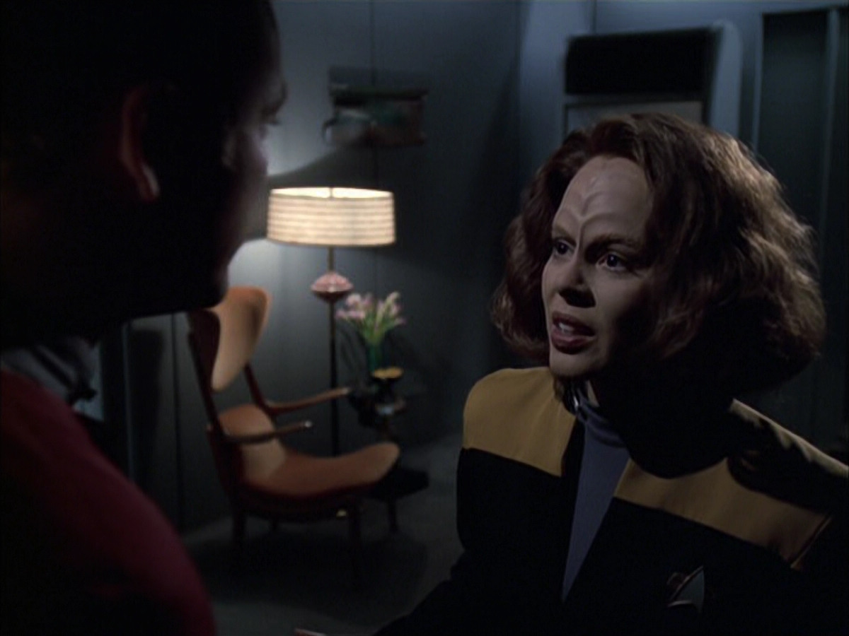 extant_StarTrek_VOY_6x14-Memorial_02073.jpg