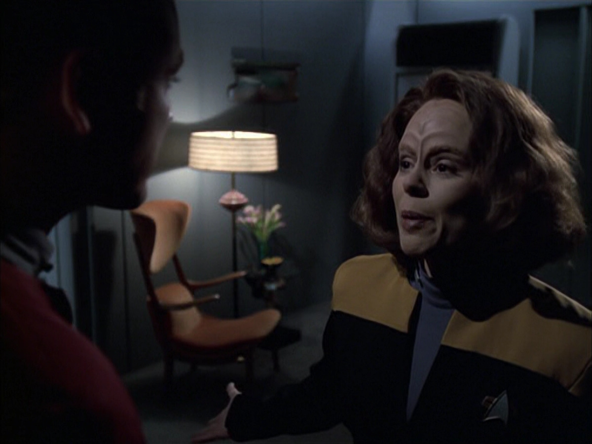 extant_StarTrek_VOY_6x14-Memorial_02077.jpg