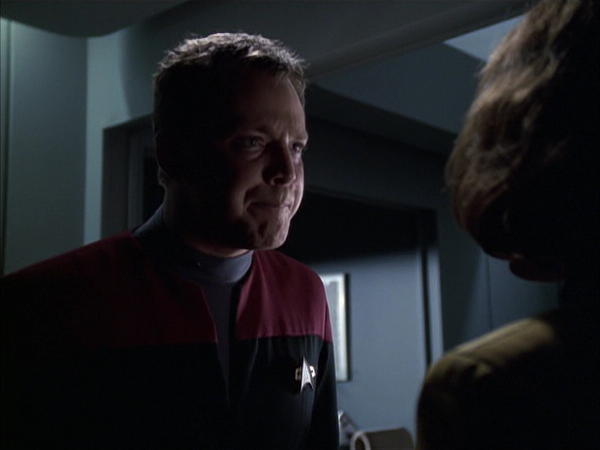 extant_StarTrek_VOY_6x14-Memorial_02092.jpg