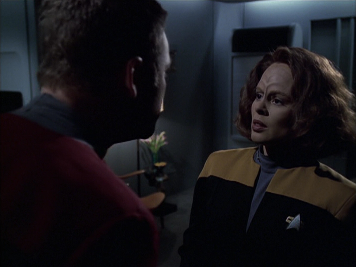extant_StarTrek_VOY_6x14-Memorial_02095.jpg