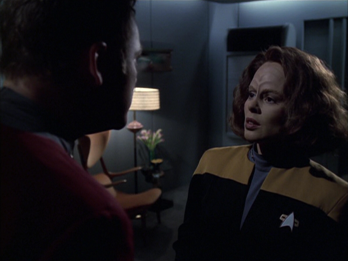 extant_StarTrek_VOY_6x14-Memorial_02096.jpg