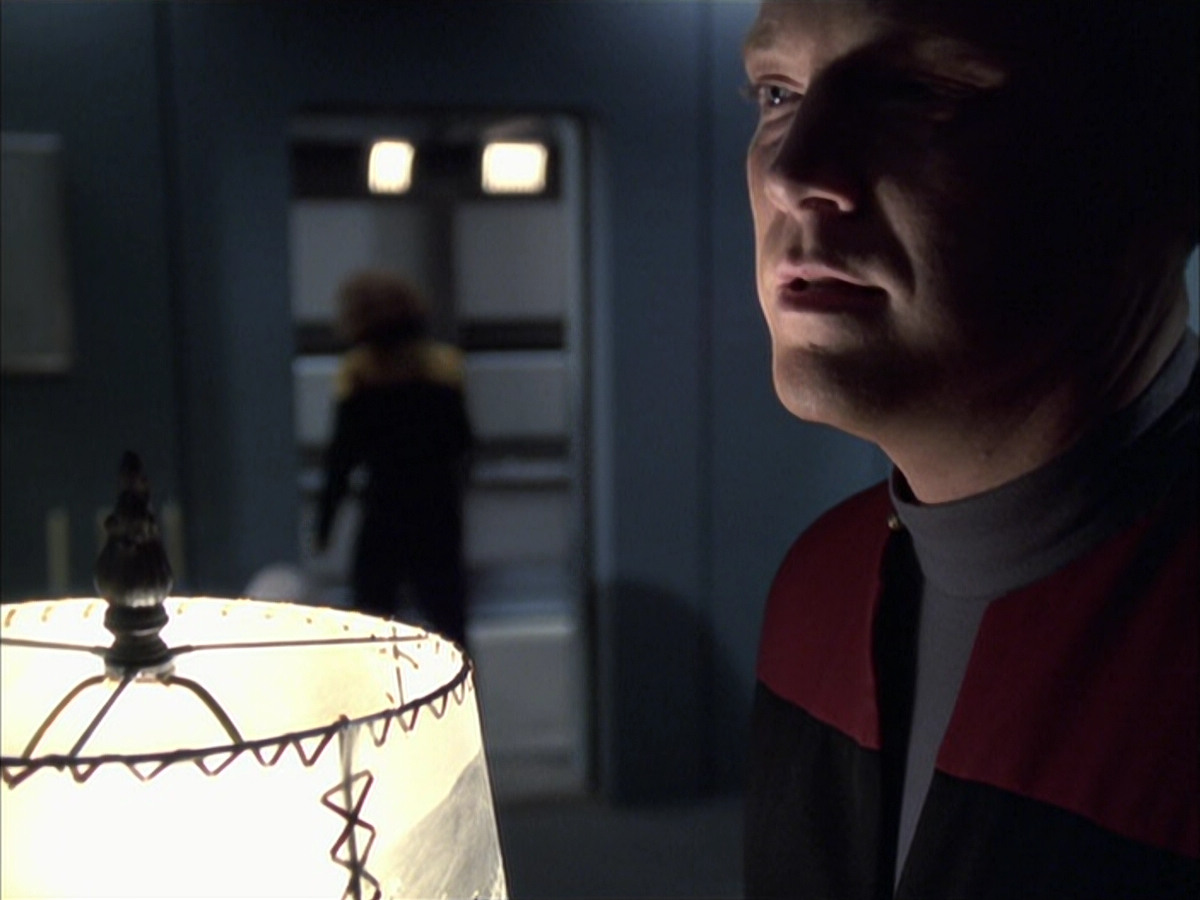 extant_StarTrek_VOY_6x14-Memorial_02112.jpg