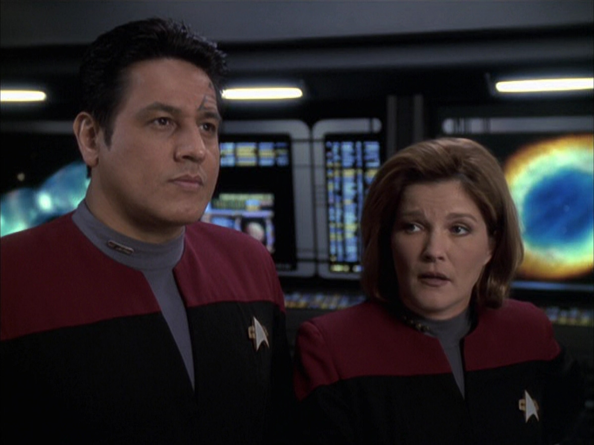 extant_StarTrek_VOY_6x14-Memorial_02125.jpg