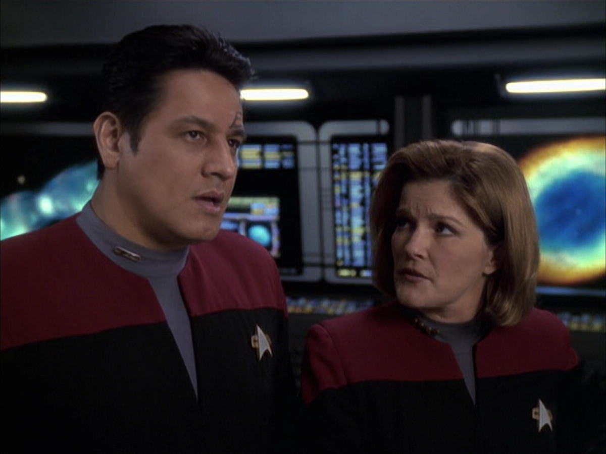 extant_StarTrek_VOY_6x14-Memorial_02127.jpg