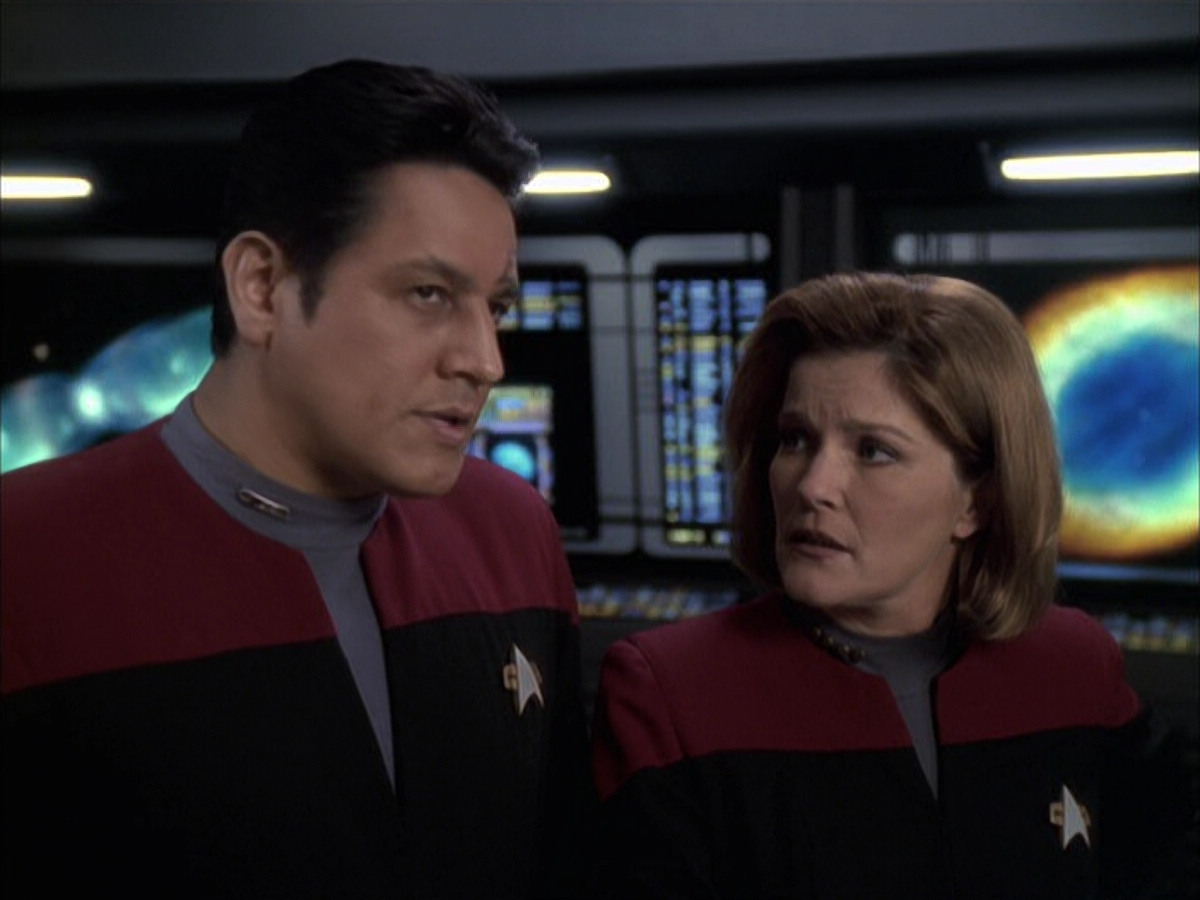 extant_StarTrek_VOY_6x14-Memorial_02129.jpg