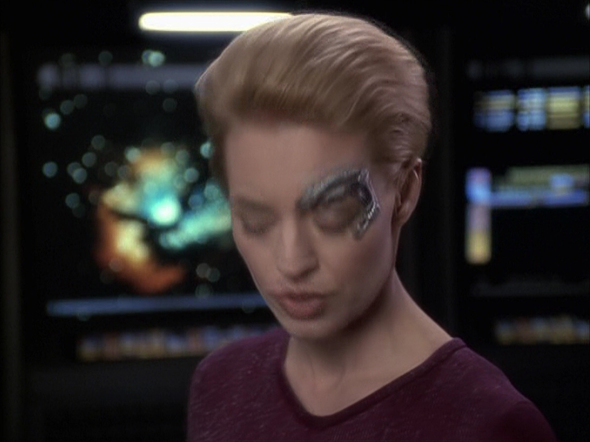 extant_StarTrek_VOY_6x14-Memorial_02140.jpg