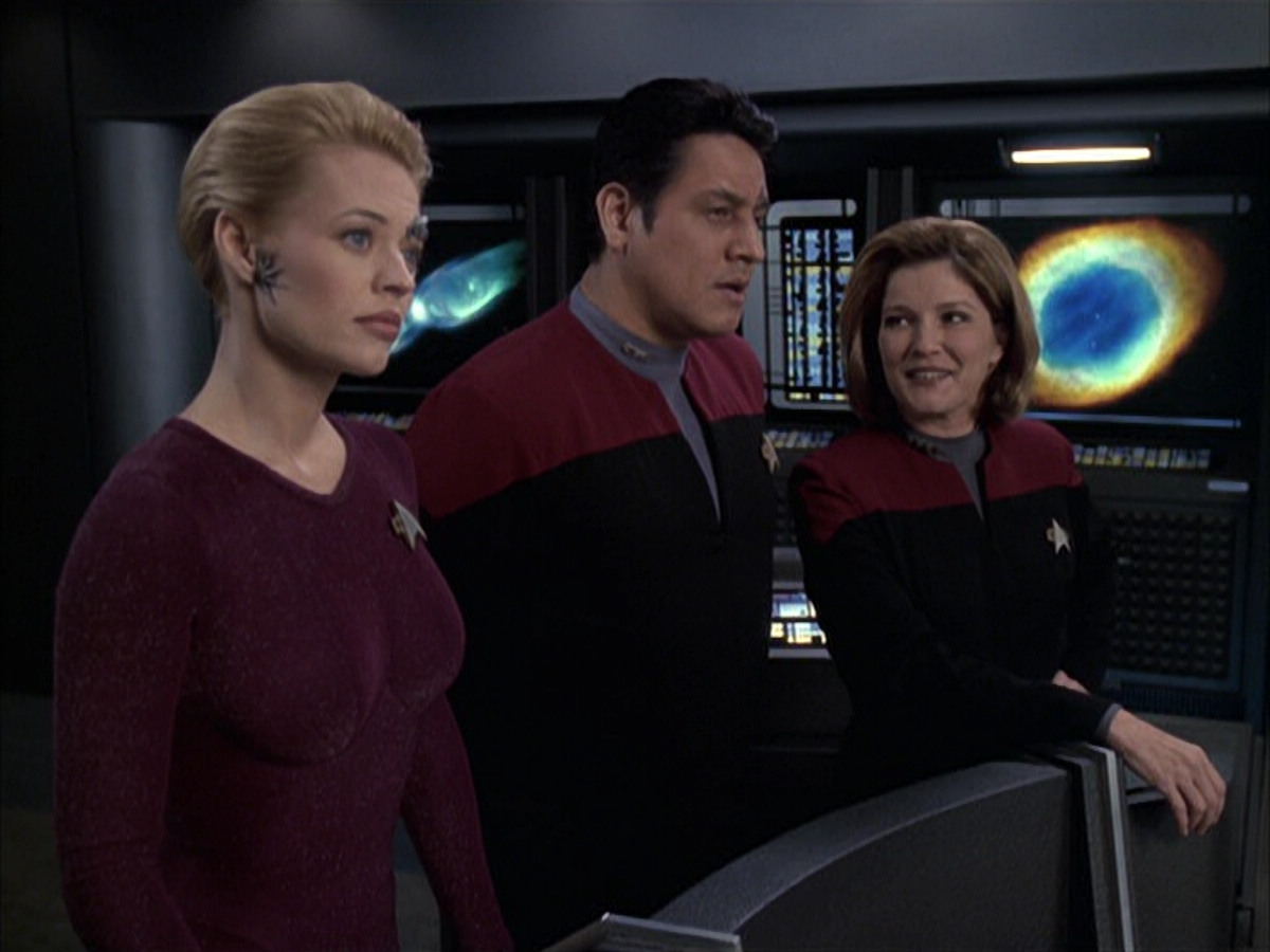 extant_StarTrek_VOY_6x14-Memorial_02148.jpg