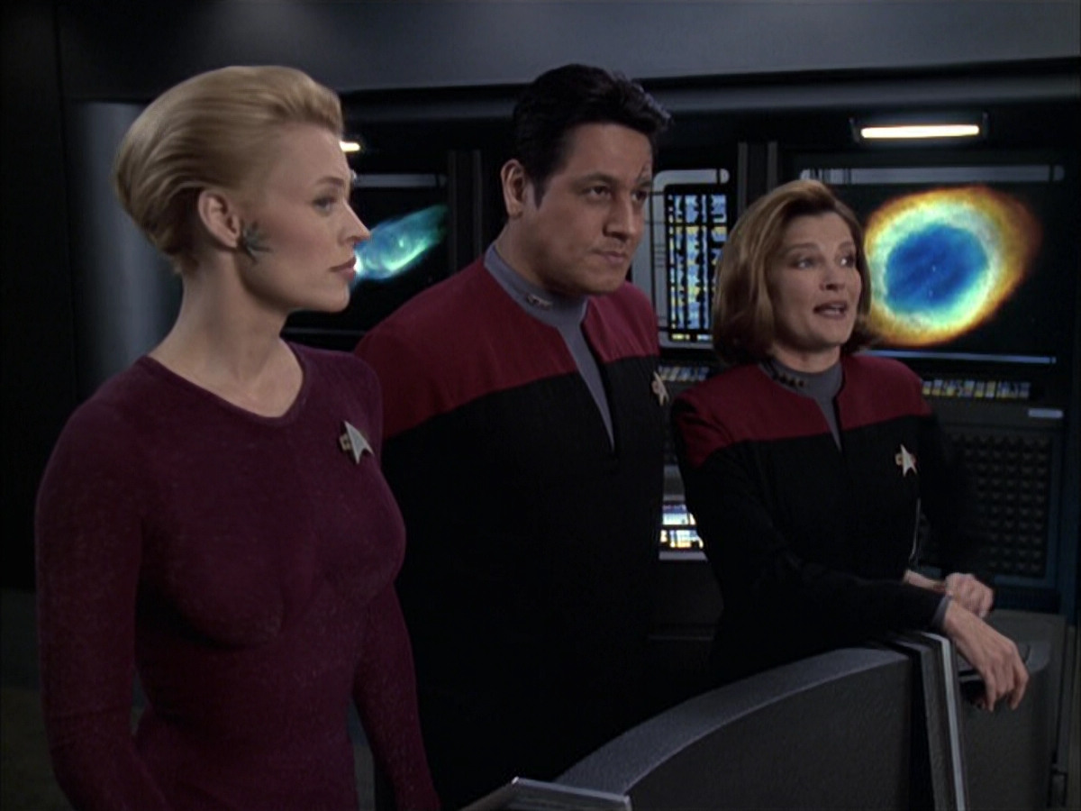extant_StarTrek_VOY_6x14-Memorial_02155.jpg