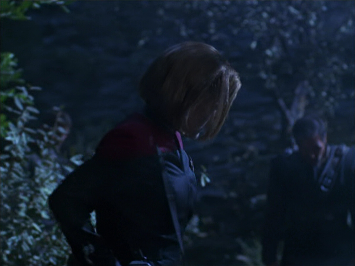 extant_StarTrek_VOY_6x14-Memorial_02211.jpg