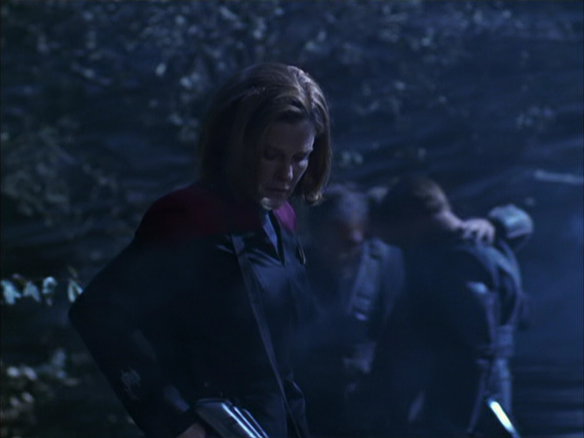 extant_StarTrek_VOY_6x14-Memorial_02213.jpg