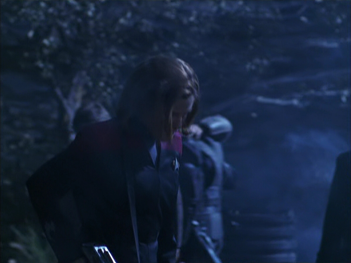 extant_StarTrek_VOY_6x14-Memorial_02214.jpg