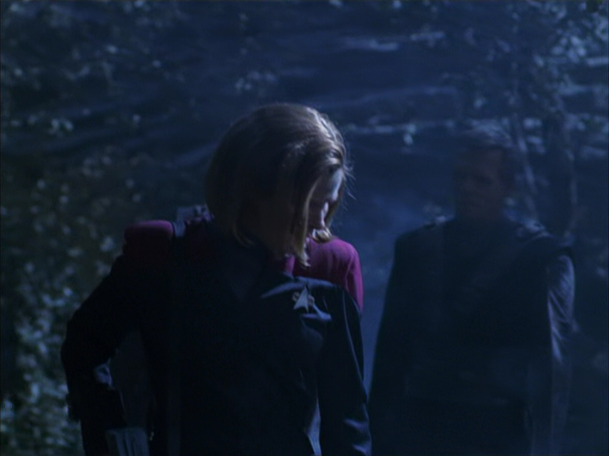 extant_StarTrek_VOY_6x14-Memorial_02217.jpg