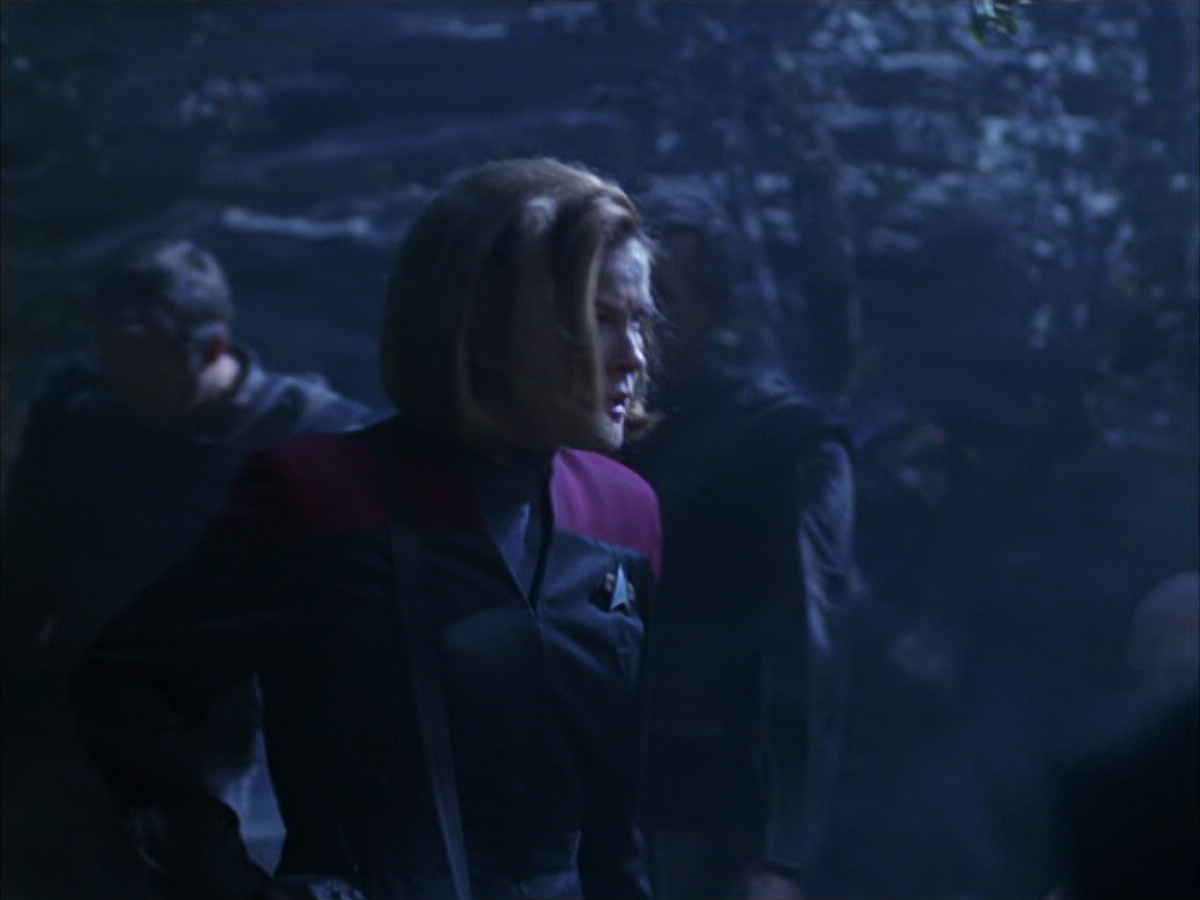 extant_StarTrek_VOY_6x14-Memorial_02218.jpg