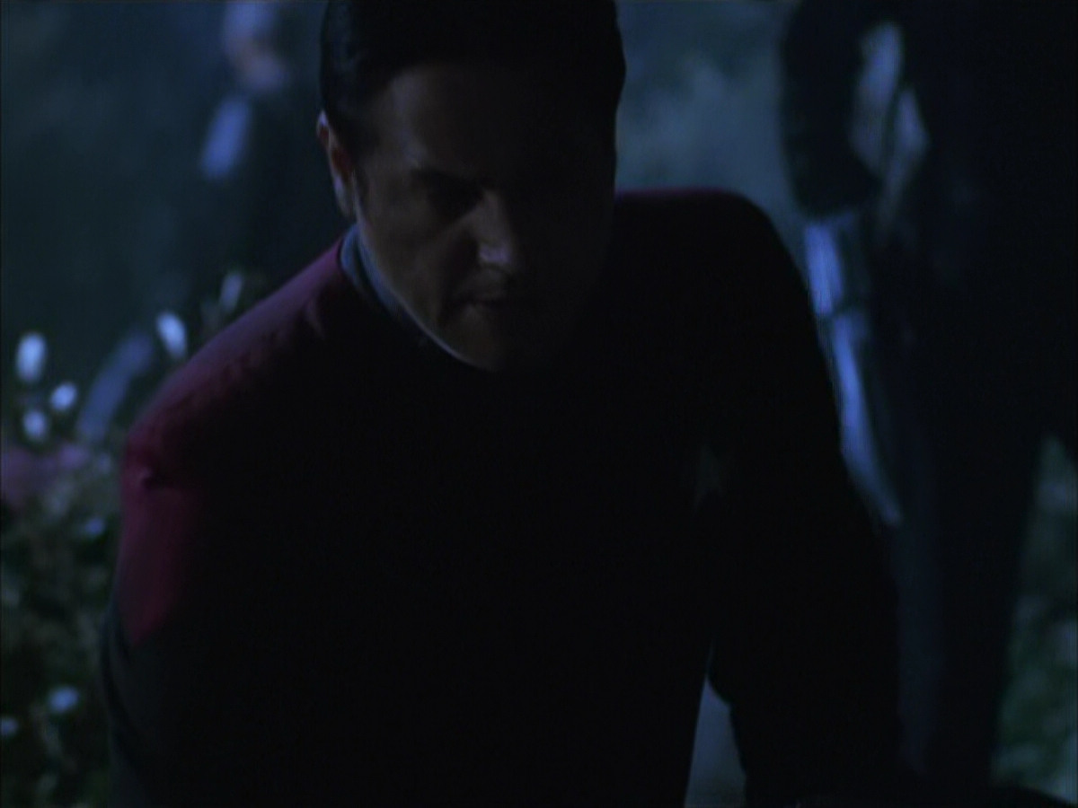 extant_StarTrek_VOY_6x14-Memorial_02227.jpg