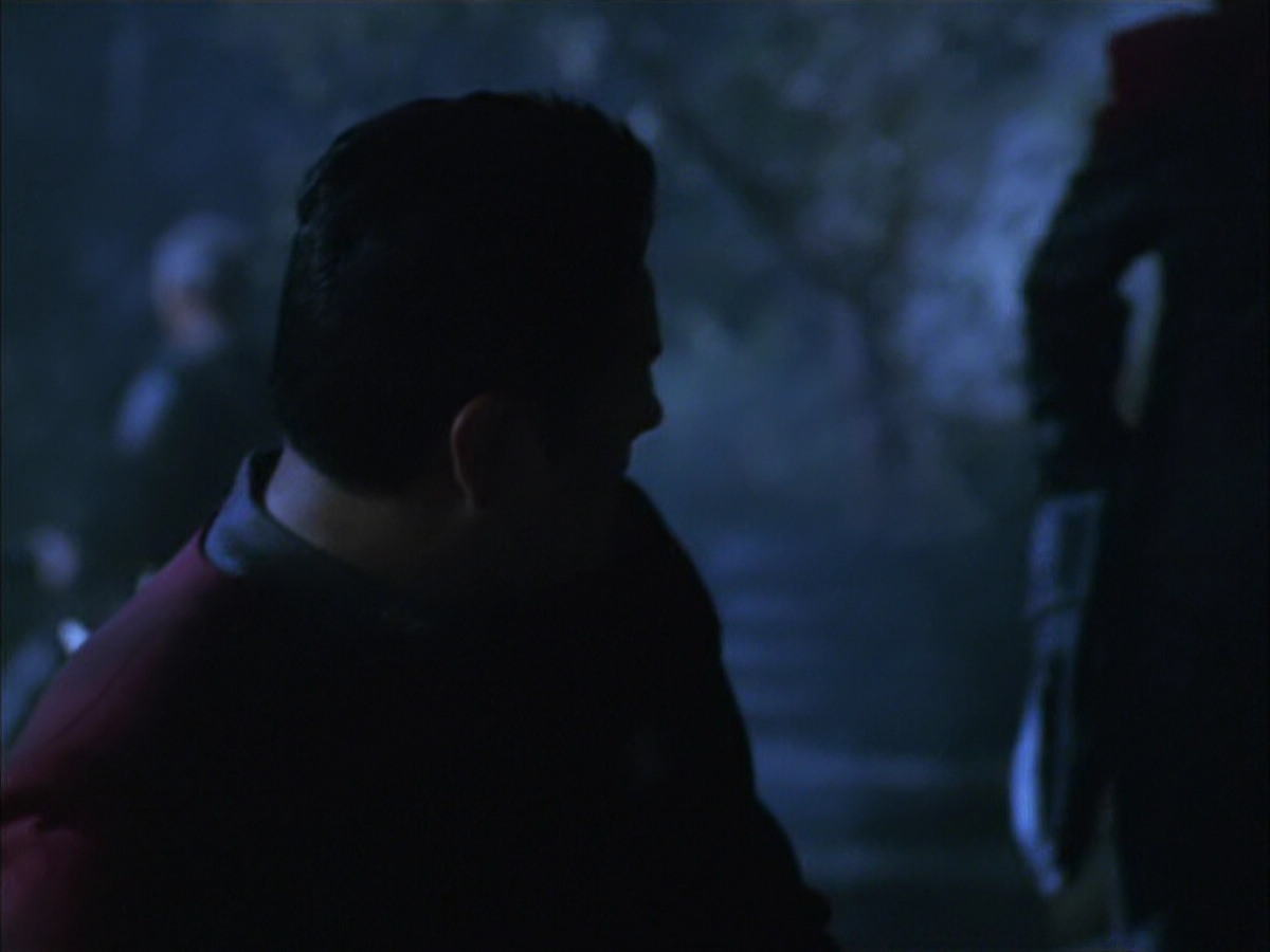 extant_StarTrek_VOY_6x14-Memorial_02229.jpg