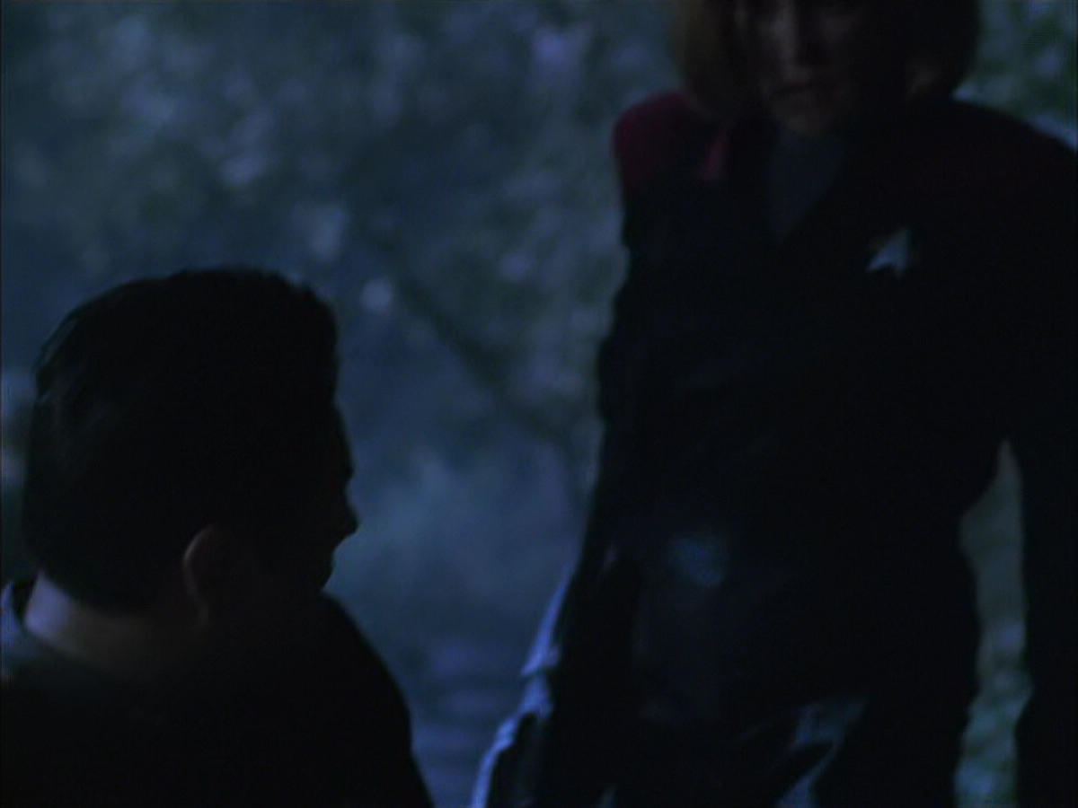 extant_StarTrek_VOY_6x14-Memorial_02230.jpg