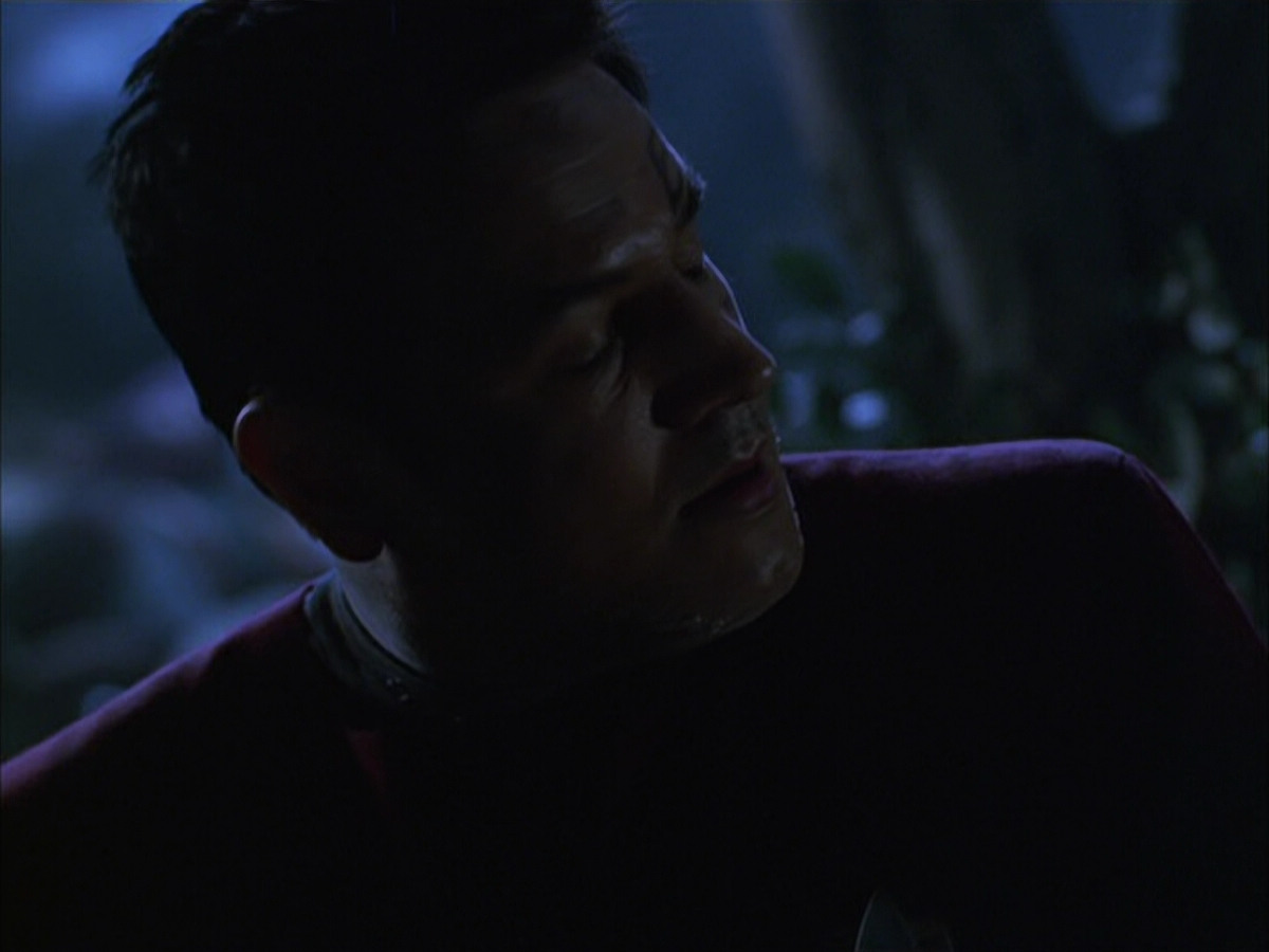 extant_StarTrek_VOY_6x14-Memorial_02232.jpg